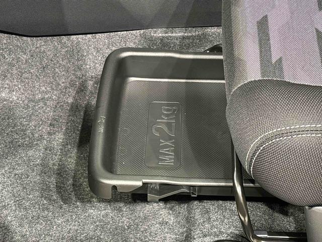 タフト Ｇ　ダーククロムベンチャー　運転席・助手席シートヒーター　純正ナビ装着用アップグレードパック　本革巻ステアリングホイール　オートライト　運転席シートリフター　チルトステアリング　スカイフィールトップ　ＬＥＤヘッドランプ　ＬＥＤフォグランプ　キーフリーシステム（33枚目）