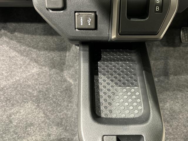 タフト Ｇターボ　ダーククロムベンチャー　ディスプレイオーディオ付　スカイフィールトップ　クロムパック　メッキパック　シルバーアンダーガーニッシュ　インテリアアクセント　ＬＥＤオートハイビーム＆フォグランプ　電動パーキングブレーキ　バックカメラ　アルミホイール（19枚目）