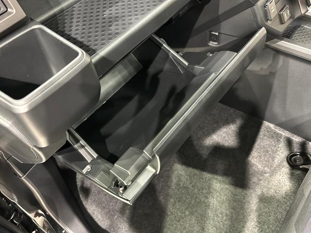 タフト Ｇターボ　ダーククロムベンチャー　ディスプレイオーディオ付　スカイフィールトップ　クロムパック　メッキパック　シルバーアンダーガーニッシュ　インテリアアクセント　ＬＥＤオートハイビーム＆フォグランプ　電動パーキングブレーキ　バックカメラ　アルミホイール（32枚目）