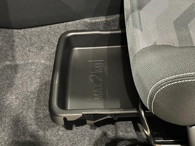 タフト Ｇターボ　ダーククロムベンチャー　ディスプレイオーディオ付　スカイフィールトップ　クロムパック　メッキパック　シルバーアンダーガーニッシュ　インテリアアクセント　ＬＥＤオートハイビーム＆フォグランプ　電動パーキングブレーキ　バックカメラ　アルミホイール（33枚目）