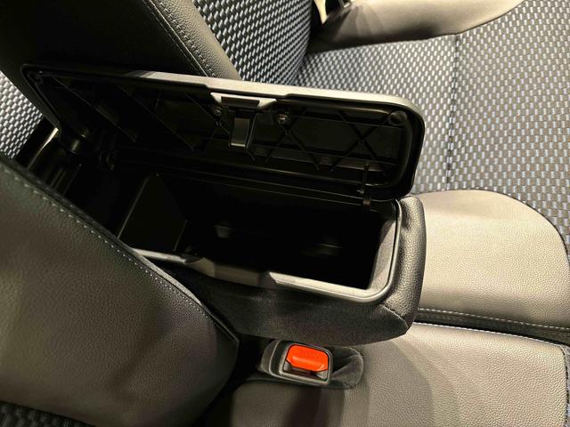 タント カスタムＲＳ　９インチディスプレイオーディオ　ＬＥＤオートライト　パワースライドドアウェルカムオープン機能　電動パーキングブレーキ　運転席助手席シートヒーター　アルミホイール　キーフリーシステム　　オート電動格納式ドアミラー（30枚目）