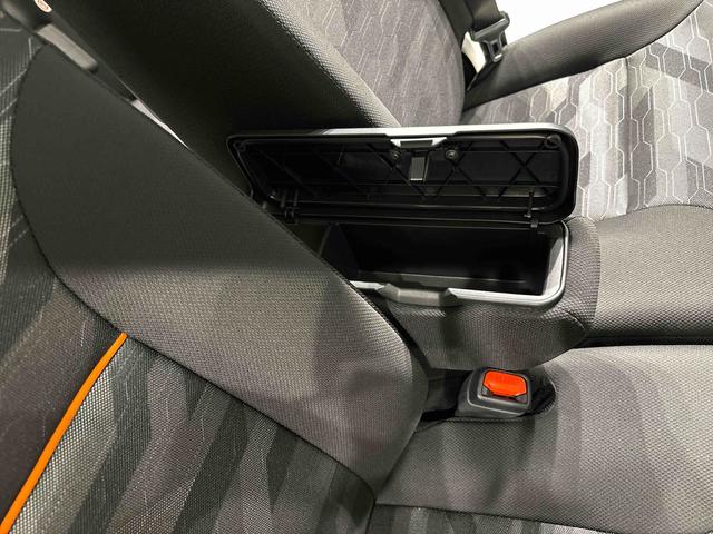 タント ファンクロスターボ　ＬＥＤオートライト　パワースライドドアウェルカムオープン機能　電動パーキングブレーキ　運転席助手席シートヒーター　アルミホイール　キーフリーシステム　　オート電動格納式ドアミラー（31枚目）