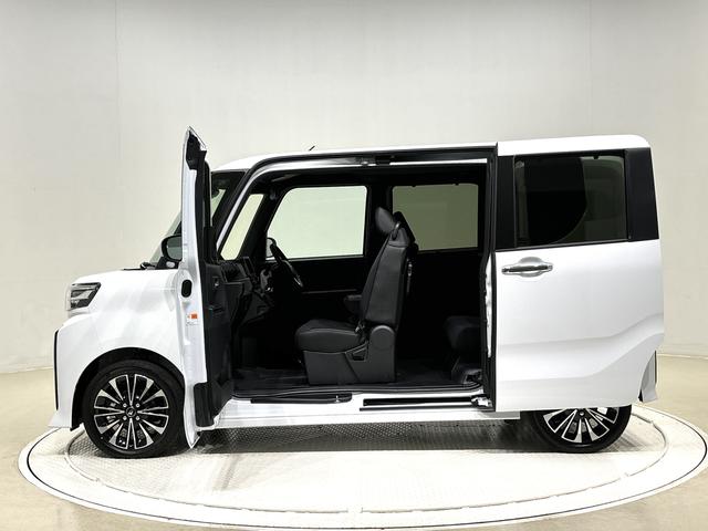 タント カスタムＲＳ　パノラマモニター付き　電動パーキングブレーキ　ＬＥＤオートライト　パワースライドドアウェルカムオープン機能　オート電動格納式ドアミラー　助手席ロングスライド　助手席イージークローザー　アルミホイール　キーフリーシステム（8枚目）