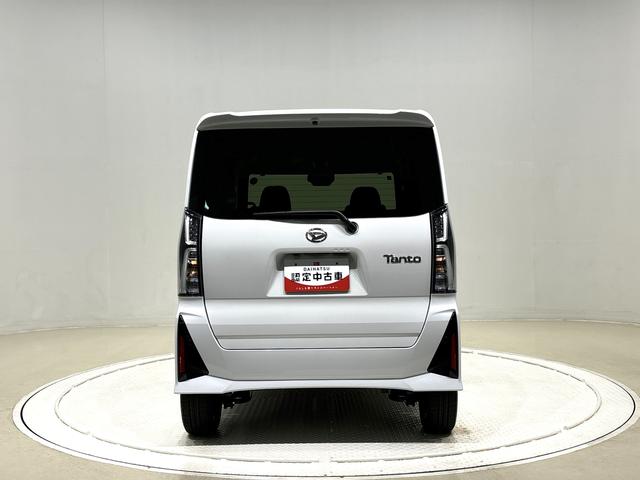 タント カスタムＲＳ　パノラマモニター付き　電動パーキングブレーキ　ＬＥＤオートライト　パワースライドドアウェルカムオープン機能　オート電動格納式ドアミラー　助手席ロングスライド　助手席イージークローザー　アルミホイール　キーフリーシステム（9枚目）