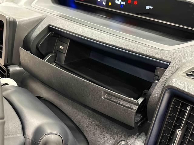 タント カスタムＲＳ　パノラマモニター付き　電動パーキングブレーキ　ＬＥＤオートライト　パワースライドドアウェルカムオープン機能　オート電動格納式ドアミラー　助手席ロングスライド　助手席イージークローザー　アルミホイール　キーフリーシステム（28枚目）