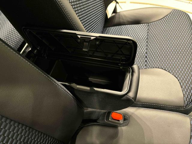 タント カスタムＲＳ　パノラマモニター付き　電動パーキングブレーキ　ＬＥＤオートライト　パワースライドドアウェルカムオープン機能　オート電動格納式ドアミラー　助手席ロングスライド　助手席イージークローザー　アルミホイール　キーフリーシステム（32枚目）