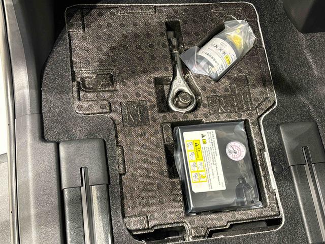 タント カスタムＲＳ　パノラマモニター付き　電動パーキングブレーキ　ＬＥＤオートライト　パワースライドドアウェルカムオープン機能　オート電動格納式ドアミラー　助手席ロングスライド　助手席イージークローザー　アルミホイール　キーフリーシステム（35枚目）