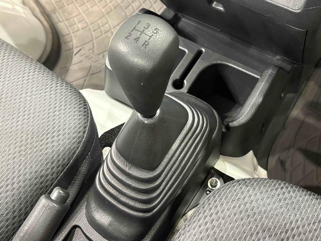ハイゼットトラック スタンダード　ハロゲンヘッドランプ　運転席ＳＲＳエアバック　電動式パワーステアリング　ＡＭ／ＦＭラジオ　あゆみ板掛けテールゲート　スペアタイヤ　ガードフレーム（18枚目）