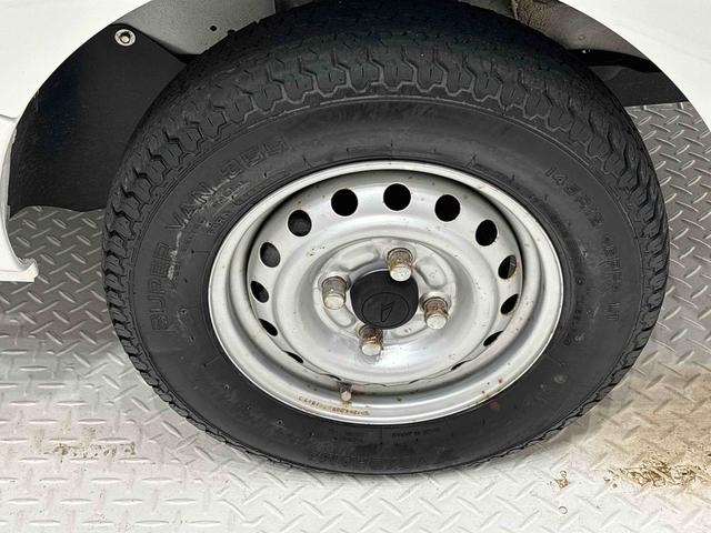 ハイゼットトラック スタンダード　ハロゲンヘッドランプ　運転席ＳＲＳエアバック　電動式パワーステアリング　ＡＭ／ＦＭラジオ　あゆみ板掛けテールゲート　スペアタイヤ　ガードフレーム（40枚目）