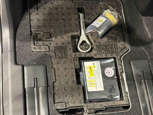 タント カスタムＲＳ　電動パーキングブレーキ　ＬＥＤオートライト　パワースライドドアウェルカムオープン機能　運転席ロングスライドシ－ト　助手席ロングスライド　助手席イージークローザー　アルミホイール　キーフリーシステム（33枚目）