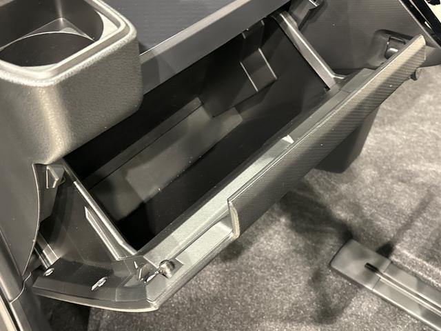 タント カスタムＲＳ　９インチディスプレイオーディオ　バックカメラ　ＬＥＤオートライト　パワースライドドアウェルカムオープン機能　オート電動格納式ドアミラー　助手席ロングスライド　助手席イージークローザー　アルミホイール　キーフリーシステム（32枚目）