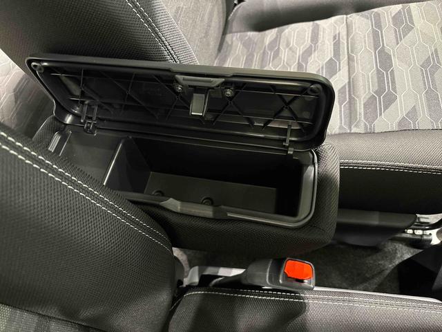 タフト Ｇターボ　ダーククロムベンチャー　電動パーキングブレーキ　スカイフィールトップ　ダークメッキパック　シルバーアンダーガーニッシュ　インテリアアクセント　ＬＥＤオートハイビーム＆フォグランプ　電動パーキングブレーキ　バックカメラ　アルミホイール（30枚目）