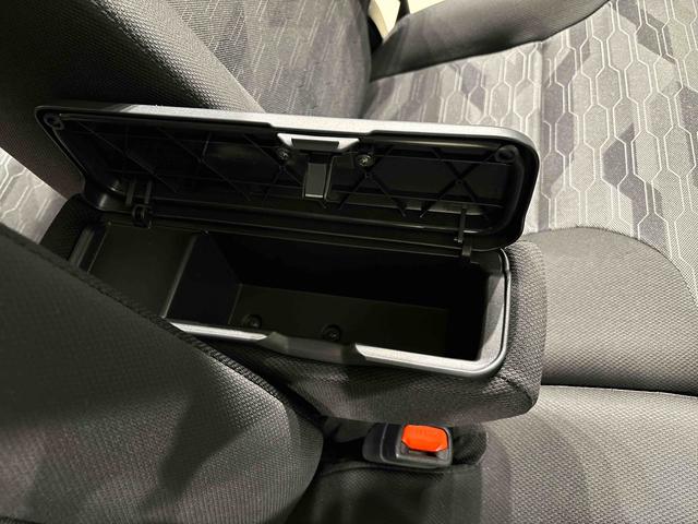 タント ファンクロスターボ 電動パーキングブレーキ LEDオートライト パワースライドドアウェルカムオープン機能 電動パーキングブレーキ 運転席助手席シートヒーター アルミホイール キーフリーシステム  オート電動格納式ドアミラー(30枚目)