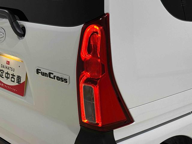 タント ファンクロスターボ 電動パーキングブレーキ LEDオートライト パワースライドドアウェルカムオープン機能 電動パーキングブレーキ 運転席助手席シートヒーター アルミホイール キーフリーシステム  オート電動格納式ドアミラー(48枚目)