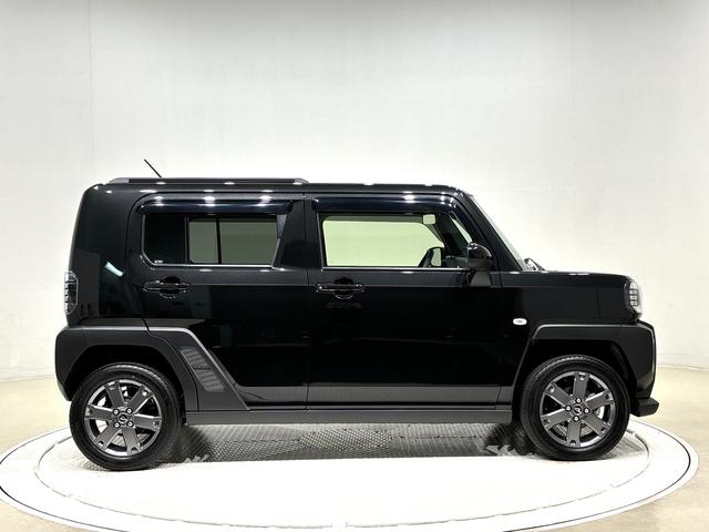 タフト Ｇ　ダーククロムベンチャー　バックモニター対応カメラ　スカイフィールトップ　ダークメッキパック　シルバーアンダーガーニッシュ　インテリアアクセント　ＬＥＤオートライト＆フォグランプ　電動パーキングブレーキ　バックカメラ　アルミホイール（7枚目）