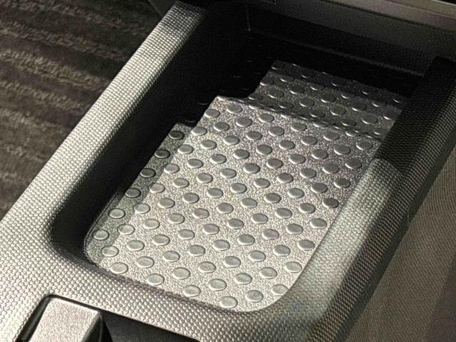 タフト Ｇ　ダーククロムベンチャー　バックモニター対応カメラ　スカイフィールトップ　ダークメッキパック　シルバーアンダーガーニッシュ　インテリアアクセント　ＬＥＤオートライト＆フォグランプ　電動パーキングブレーキ　バックカメラ　アルミホイール（19枚目）