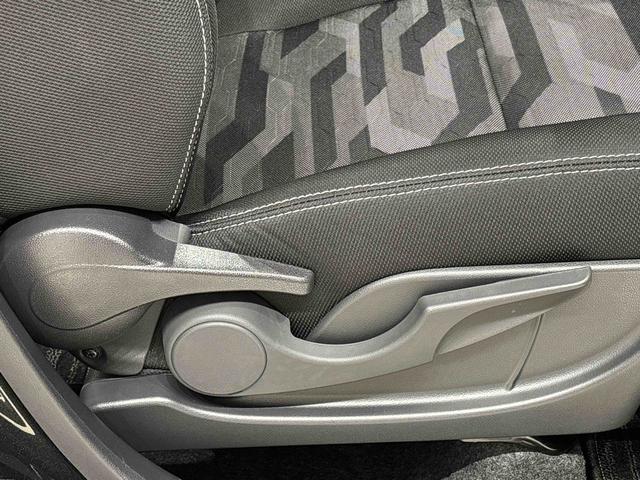 タフト Ｇ　ダーククロムベンチャー　バックモニター対応カメラ　スカイフィールトップ　ダークメッキパック　シルバーアンダーガーニッシュ　インテリアアクセント　ＬＥＤオートライト＆フォグランプ　電動パーキングブレーキ　バックカメラ　アルミホイール（28枚目）