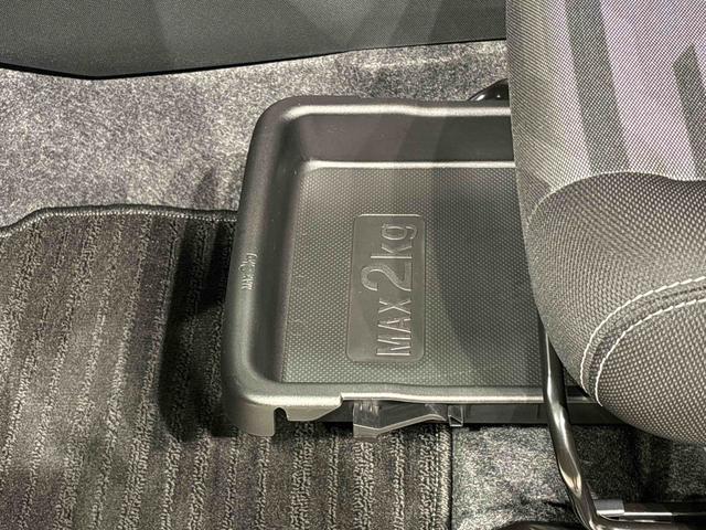 タフト Ｇ　ダーククロムベンチャー　バックモニター対応カメラ　スカイフィールトップ　ダークメッキパック　シルバーアンダーガーニッシュ　インテリアアクセント　ＬＥＤオートライト＆フォグランプ　電動パーキングブレーキ　バックカメラ　アルミホイール（33枚目）
