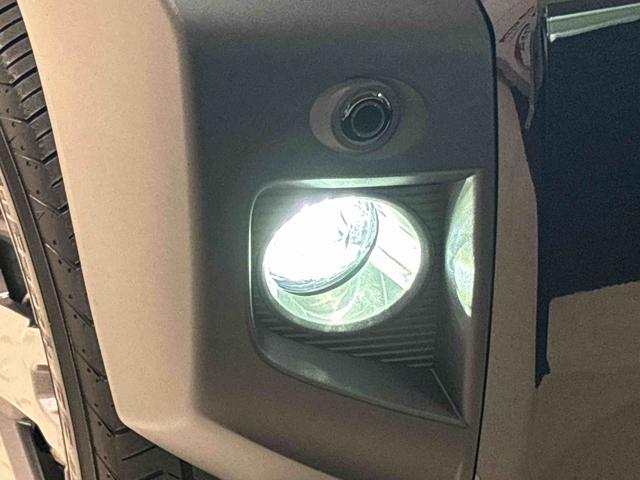タフト Ｇ　ダーククロムベンチャー　バックモニター対応カメラ　スカイフィールトップ　ダークメッキパック　シルバーアンダーガーニッシュ　インテリアアクセント　ＬＥＤオートライト＆フォグランプ　電動パーキングブレーキ　バックカメラ　アルミホイール（45枚目）