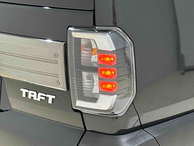タフト Ｇ　ダーククロムベンチャー　バックモニター対応カメラ　スカイフィールトップ　ダークメッキパック　シルバーアンダーガーニッシュ　インテリアアクセント　ＬＥＤオートライト＆フォグランプ　電動パーキングブレーキ　バックカメラ　アルミホイール（46枚目）
