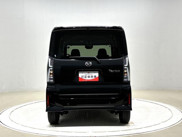 タント カスタムＲＳ　バックカメラ　電動パーキングブレーキ　ＬＥＤオートライト　パワースライドドアウェルカムオープン機能　オート電動格納式ドアミラー　助手席ロングスライド　助手席イージークローザー　アルミホイール　キーフリーシステム（9枚目）