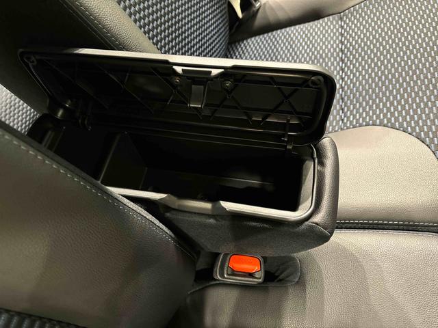 タント カスタムＲＳ　バックカメラ　電動パーキングブレーキ　ＬＥＤオートライト　パワースライドドアウェルカムオープン機能　オート電動格納式ドアミラー　助手席ロングスライド　助手席イージークローザー　アルミホイール　キーフリーシステム（30枚目）