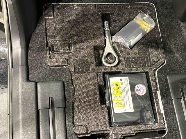 タント カスタムＲＳ　バックカメラ　電動パーキングブレーキ　ＬＥＤオートライト　パワースライドドアウェルカムオープン機能　オート電動格納式ドアミラー　助手席ロングスライド　助手席イージークローザー　アルミホイール　キーフリーシステム（33枚目）