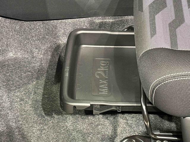 タフト Ｇ　クロムベンチャー　バックカメラ付き　スカイフィールトップ　クロムパック　メッキパック　シルバーアンダーガーニッシュ　インテリアアクセント　ＬＥＤオートライト＆フォグランプ　電動パーキングブレーキ　バックカメラ　アルミホイール（33枚目）
