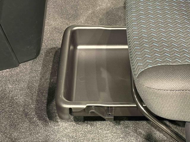 トール カスタム G   電子パーキング  両側パワースライドドア LEDヘッドランプ・フォグランプ  14インチアルミホイール オートライト プッシュボタンスタート クルーズコントロール  コーナーセンサー パワースライドドア キーフリーシステム(33枚目)