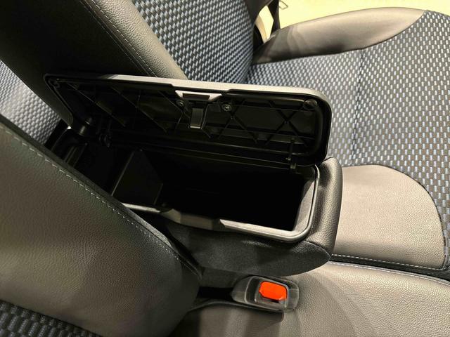 タント カスタムＲＳ　両側パワースライドドア　ＬＥＤオートライト　　電動パーキングブレーキ　運転席助手席シートヒーター　アルミホイール　キーフリーシステム　　オート電動格納式ドアミラー（30枚目）