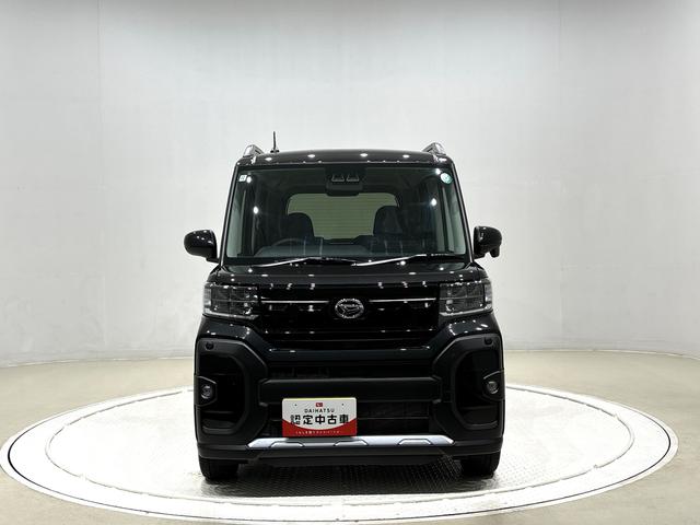 タント ファンクロスターボ　バックカメラ　電動パーキングブレーキ　ＬＥＤオートライト　パワースライドドアウェルカムオープン機能　電動格納式ドアミラー　助手席ロングスライド　助手席イージークローザー　　セキュリティアラーム　キーフリーシステム（6枚目）