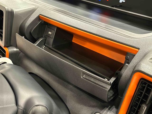 タント ファンクロスターボ　バックカメラ　電動パーキングブレーキ　ＬＥＤオートライト　パワースライドドアウェルカムオープン機能　電動格納式ドアミラー　助手席ロングスライド　助手席イージークローザー　　セキュリティアラーム　キーフリーシステム（26枚目）