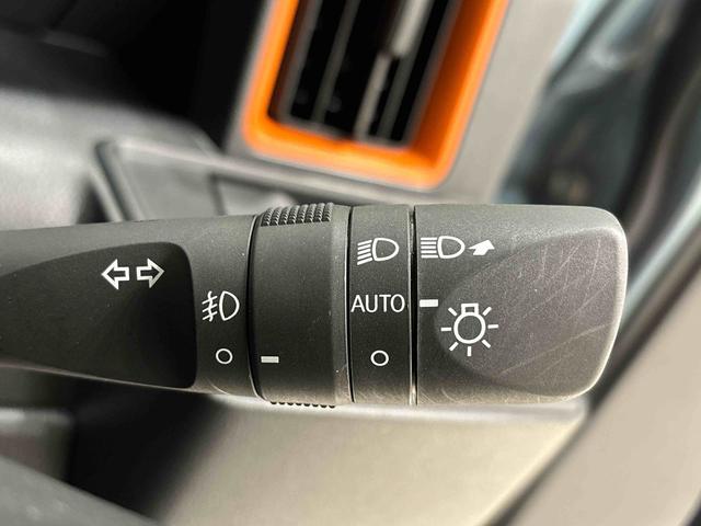 �I�[�g���C�g�@�\�@���̖͂��邳�ɉ����āA�w�b�h�����v�������I�ɓ_���E�������ł��܂��B