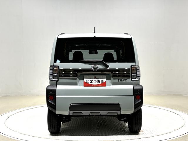タフト Ｇ　ダーククロムベンチャー　スカイフィールトップ　ＬＥＤオートライト　オートハイビーム　フロントフォグランプ　運転席／助手席シートヒーター　プッシュボタンスタート　電動パーキングブレーキ　バックカメラ　１５インチアルミホイール（9枚目）