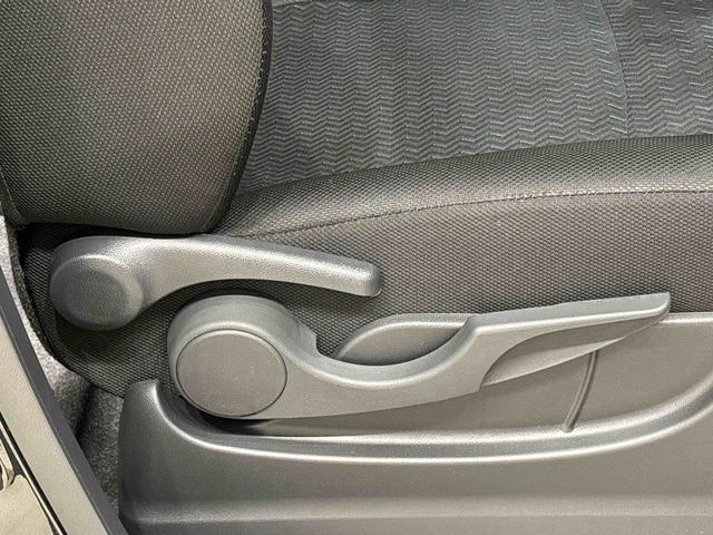 トール カスタムＧ　ＬＥＤヘッドランプ・フォグランプ　　１４インチアルミホイール　オートライト　プッシュボタンスタート　クルーズコントロール　　コーナーセンサー　パワースライドドア　キーフリーシステム（27枚目）