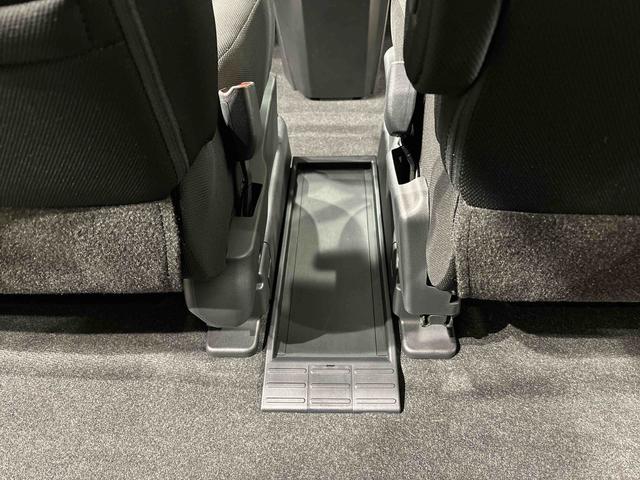 トール カスタムＧ　ＬＥＤヘッドランプ・フォグランプ　　１４インチアルミホイール　オートライト　プッシュボタンスタート　クルーズコントロール　　コーナーセンサー　パワースライドドア　キーフリーシステム（29枚目）