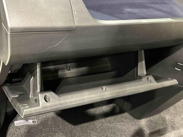 トール カスタムＧ　ＬＥＤヘッドランプ・フォグランプ　　１４インチアルミホイール　オートライト　プッシュボタンスタート　クルーズコントロール　　コーナーセンサー　パワースライドドア　キーフリーシステム（32枚目）