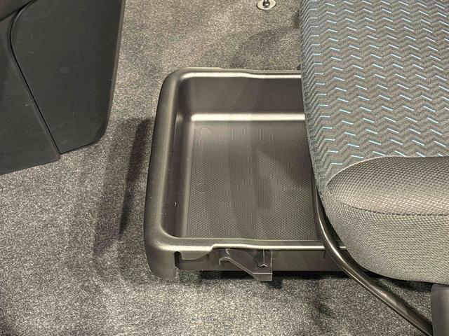 トール カスタムＧ　ＬＥＤヘッドランプ・フォグランプ　　１４インチアルミホイール　オートライト　プッシュボタンスタート　クルーズコントロール　　コーナーセンサー　パワースライドドア　キーフリーシステム（34枚目）