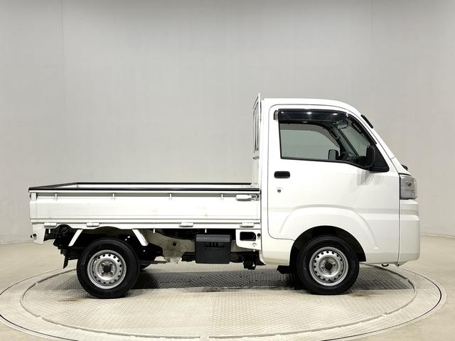 ハイゼットトラック スタンダード 農用スペシャル AM・FMラジオ 4WD ハロゲンヘッドランプ トップシェイドガラス 大型荷台作業灯 運転席バニティミラー AM・FMラジオ ガードフレーム スペアタイヤ(7枚目)