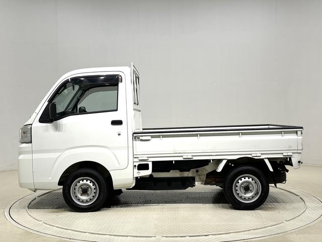 ハイゼットトラック スタンダード 農用スペシャル AM・FMラジオ 4WD ハロゲンヘッドランプ トップシェイドガラス 大型荷台作業灯 運転席バニティミラー AM・FMラジオ ガードフレーム スペアタイヤ(8枚目)