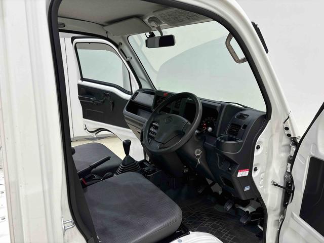 ハイゼットトラック スタンダード 農用スペシャル AM・FMラジオ 4WD ハロゲンヘッドランプ トップシェイドガラス 大型荷台作業灯 運転席バニティミラー AM・FMラジオ ガードフレーム スペアタイヤ(10枚目)