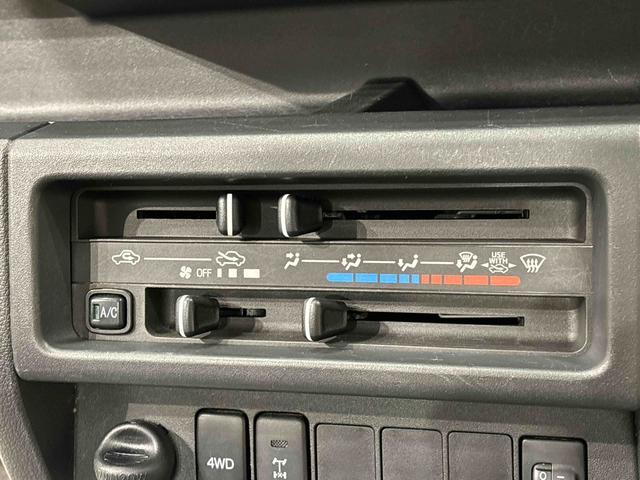 ハイゼットトラック スタンダード 農用スペシャル AM・FMラジオ 4WD ハロゲンヘッドランプ トップシェイドガラス 大型荷台作業灯 運転席バニティミラー AM・FMラジオ ガードフレーム スペアタイヤ(13枚目)