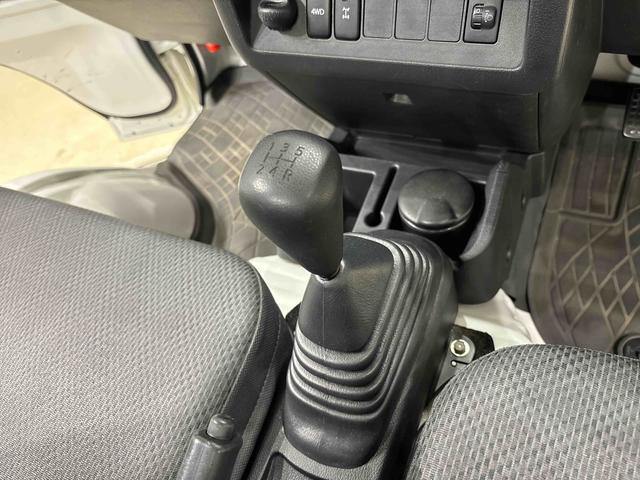 ハイゼットトラック スタンダード 農用スペシャル AM・FMラジオ 4WD ハロゲンヘッドランプ トップシェイドガラス 大型荷台作業灯 運転席バニティミラー AM・FMラジオ ガードフレーム スペアタイヤ(20枚目)