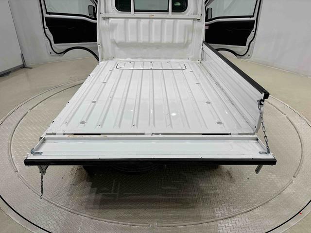 ハイゼットトラック スタンダード 農用スペシャル AM・FMラジオ 4WD ハロゲンヘッドランプ トップシェイドガラス 大型荷台作業灯 運転席バニティミラー AM・FMラジオ ガードフレーム スペアタイヤ(33枚目)