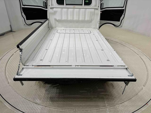 ハイゼットトラック スタンダード 農用スペシャル AM・FMラジオ 4WD ハロゲンヘッドランプ トップシェイドガラス 大型荷台作業灯 運転席バニティミラー AM・FMラジオ ガードフレーム スペアタイヤ(35枚目)