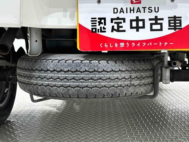 ハイゼットトラック スタンダード 農用スペシャル AM・FMラジオ 4WD ハロゲンヘッドランプ トップシェイドガラス 大型荷台作業灯 運転席バニティミラー AM・FMラジオ ガードフレーム スペアタイヤ(36枚目)