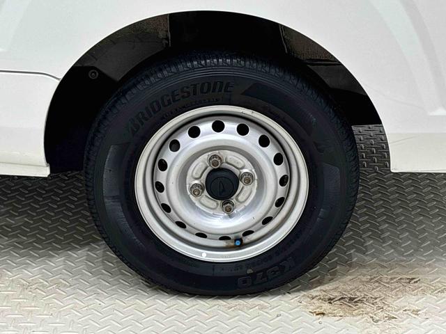 ハイゼットトラック スタンダード 農用スペシャル AM・FMラジオ 4WD ハロゲンヘッドランプ トップシェイドガラス 大型荷台作業灯 運転席バニティミラー AM・FMラジオ ガードフレーム スペアタイヤ(44枚目)