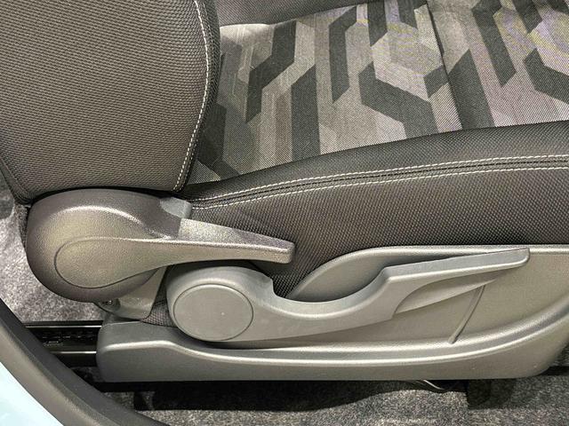 タフト Ｇ　クロムベンチャー　バックモニター対応　シートヒーター　スカイフィールトップ　クロムパック　メッキパック　シルバーアンダーガーニッシュ　インテリアアクセント　ＬＥＤオートライト＆フォグランプ　電動パーキングブレーキ　バックカメラ　アルミホイール（28枚目）