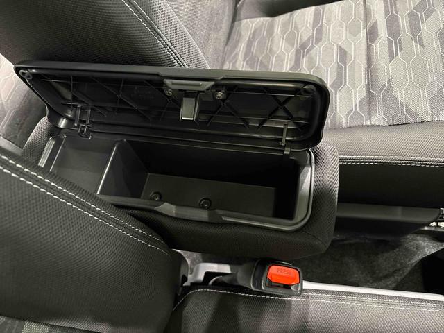 タフト Ｇ　クロムベンチャー　バックモニター対応　シートヒーター　スカイフィールトップ　クロムパック　メッキパック　シルバーアンダーガーニッシュ　インテリアアクセント　ＬＥＤオートライト＆フォグランプ　電動パーキングブレーキ　バックカメラ　アルミホイール（30枚目）