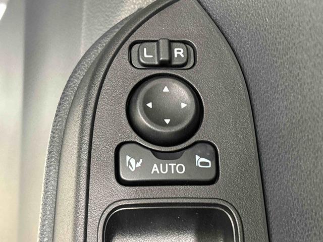 タント ファンクロスターボ　プッシュボタンスタート　オートエアコン　ＬＥＤオートライト　パワースライドドアウェルカムオープン機能　オート電動格納式ドアミラー　助手席ロングスライド　助手席イージークローザー　運転席助手席シートヒーター　アルミホイル　キーフリーシステム（24枚目）